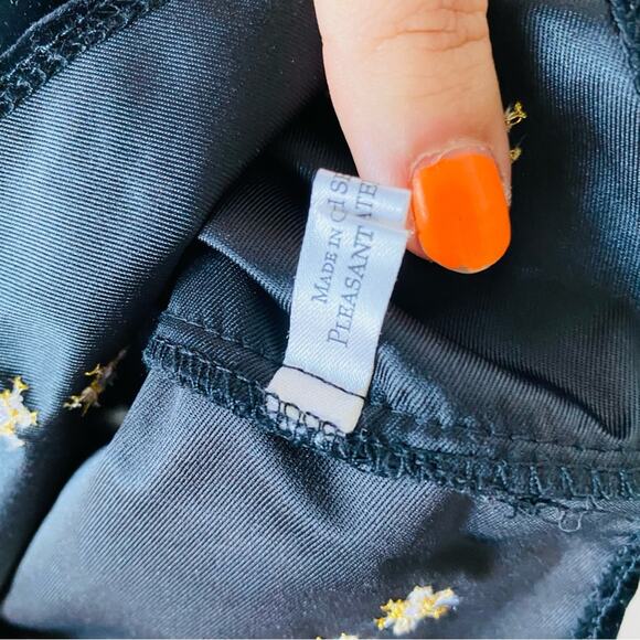 AMERICAN GIRL DOLL Snowflake Jumper Outfit Black Velvet Dress Star Blouse Tights - Picture 6 of 10